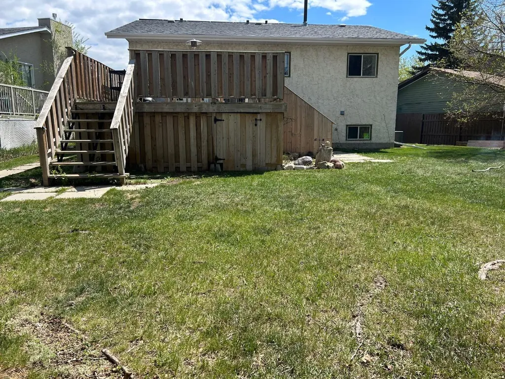 44 Wildrose Crescent W Brooks AB T1R 0A4