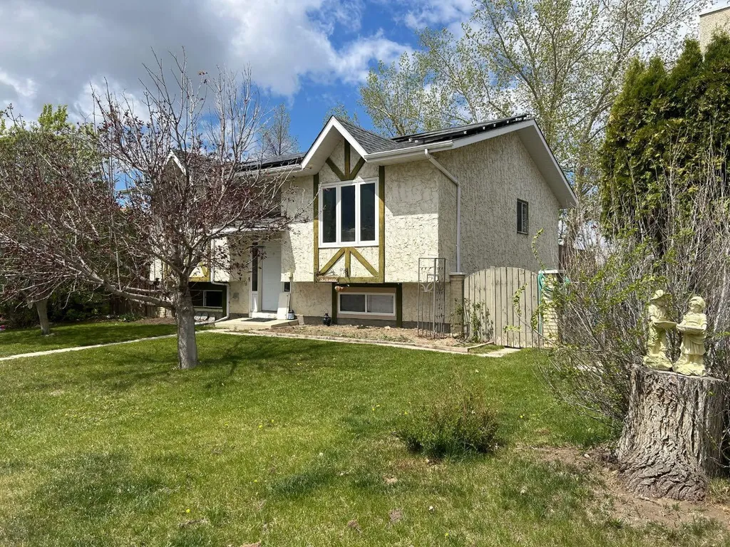 44 Wildrose Crescent W Brooks AB T1R 0A4