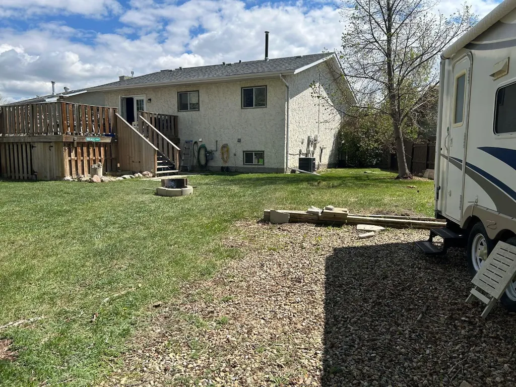 44 Wildrose Crescent W Brooks AB T1R 0A4