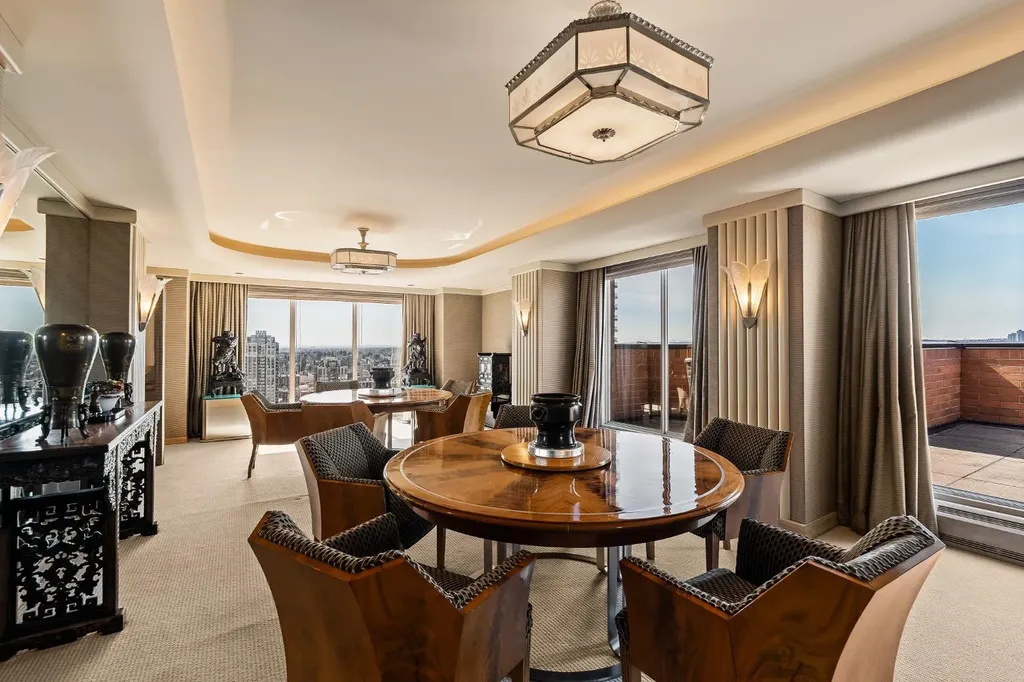 1100 8 Avenue SW Calgary AB T2P 3T9