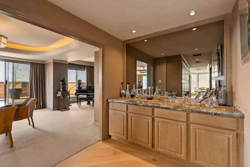 1100 8 Avenue SW Calgary AB T2P 3T9