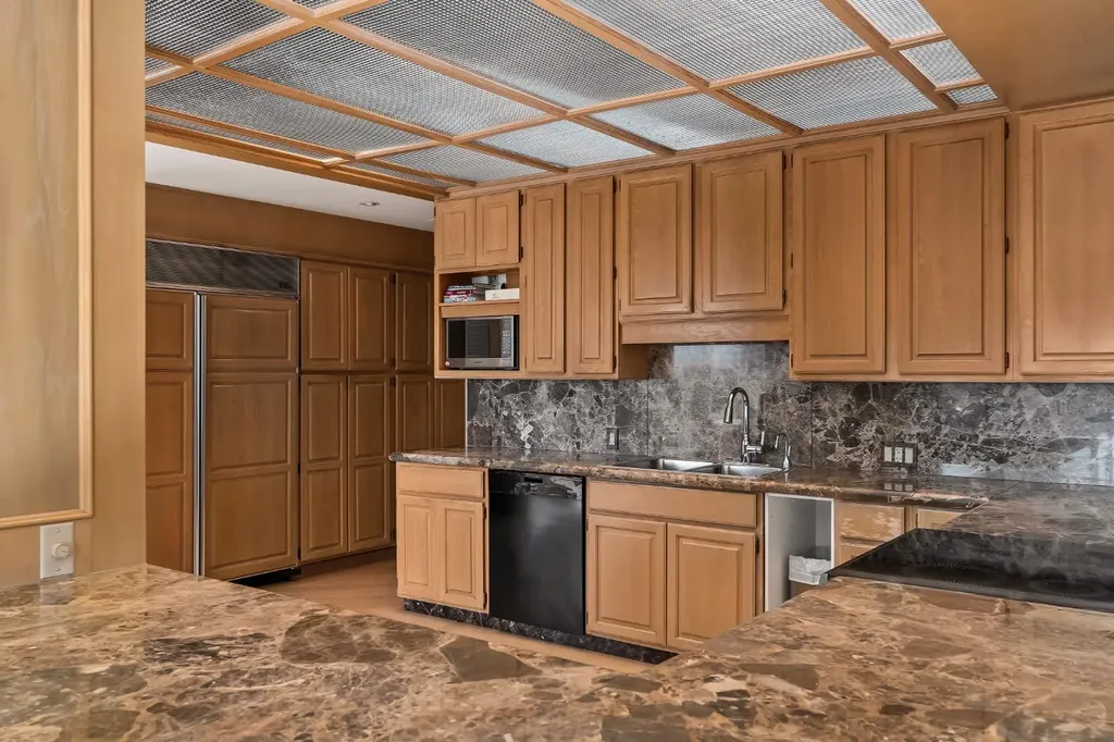 1100 8 Avenue SW Calgary AB T2P 3T9