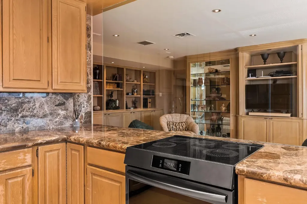 1100 8 Avenue SW Calgary AB T2P 3T9