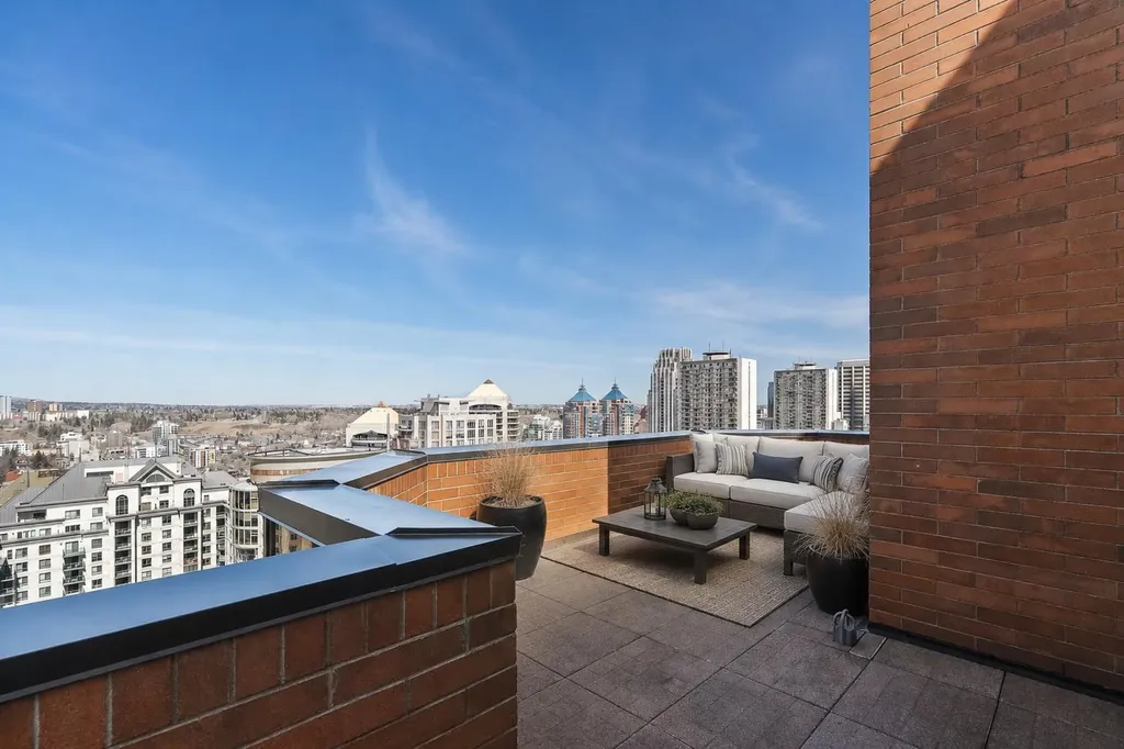 1100 8 Avenue SW Calgary AB T2P 3T9
