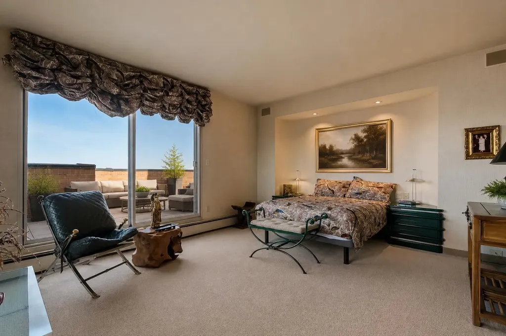 1100 8 Avenue SW Calgary AB T2P 3T9