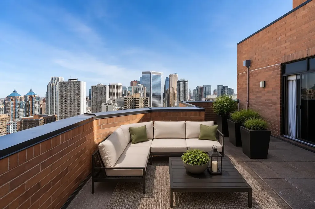 1100 8 Avenue SW Calgary AB T2P 3T9