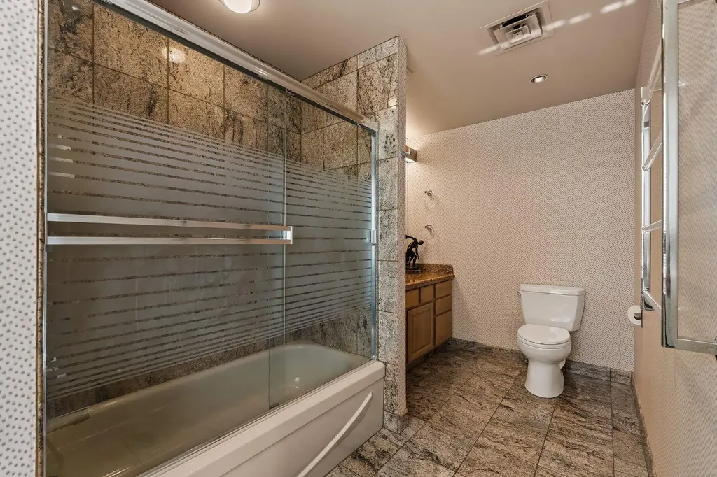 1100 8 Avenue SW Calgary AB T2P 3T9