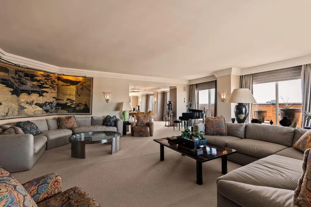 1100 8 Avenue SW Calgary AB T2P 3T9