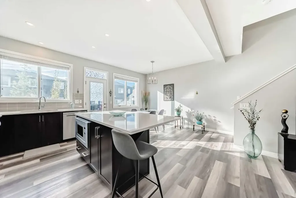 615 Kingsmere Way SE Airdrie AB T4A0X9