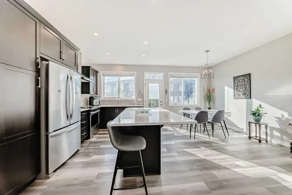 615 Kingsmere Way SE Airdrie AB T4A0X9