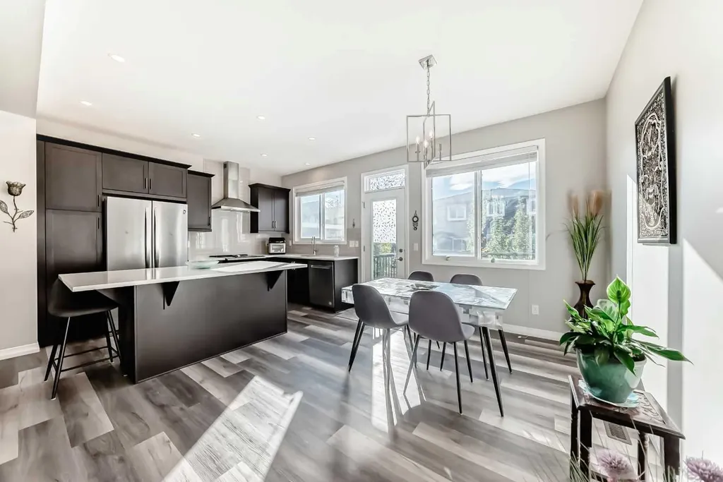 615 Kingsmere Way SE Airdrie AB T4A0X9