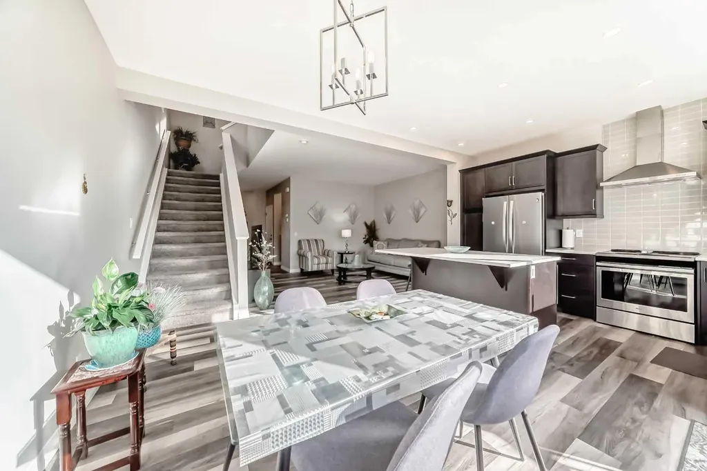 615 Kingsmere Way SE Airdrie AB T4A0X9