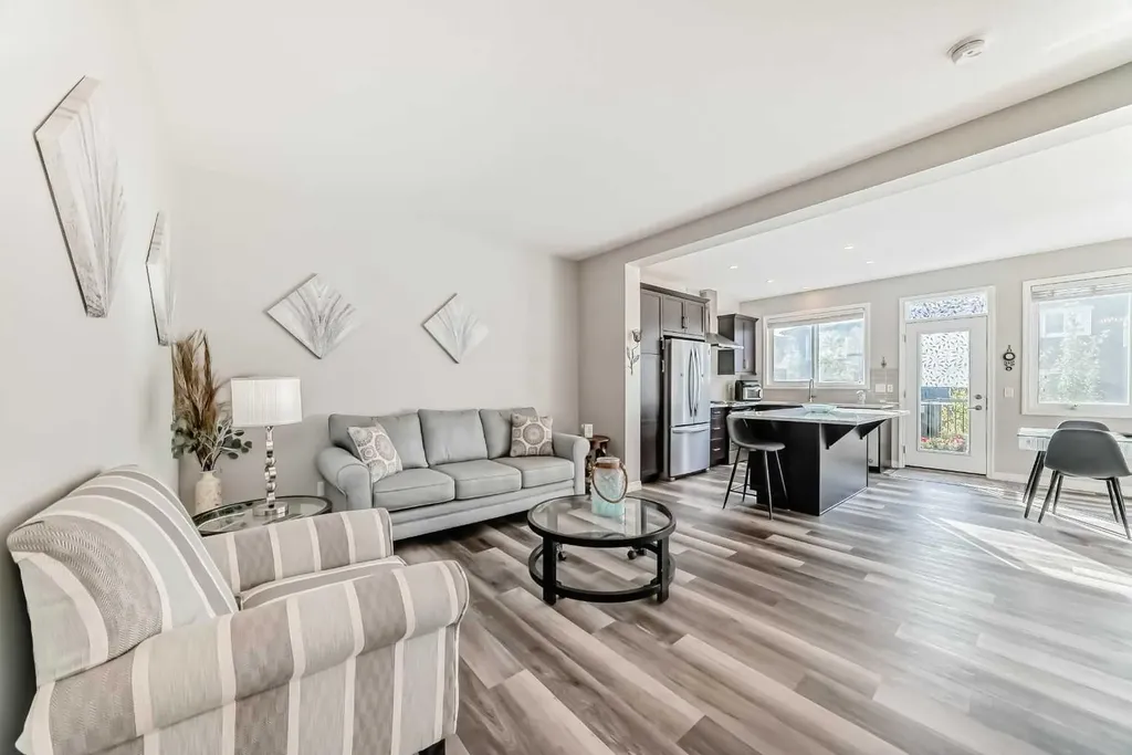 615 Kingsmere Way SE Airdrie AB T4A0X9
