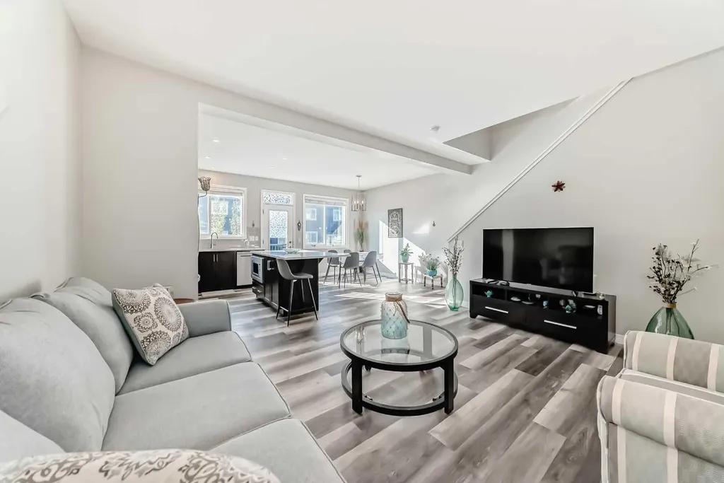 615 Kingsmere Way SE Airdrie AB T4A0X9
