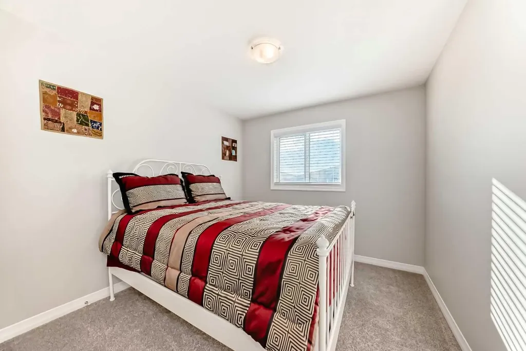 615 Kingsmere Way SE Airdrie AB T4A0X9