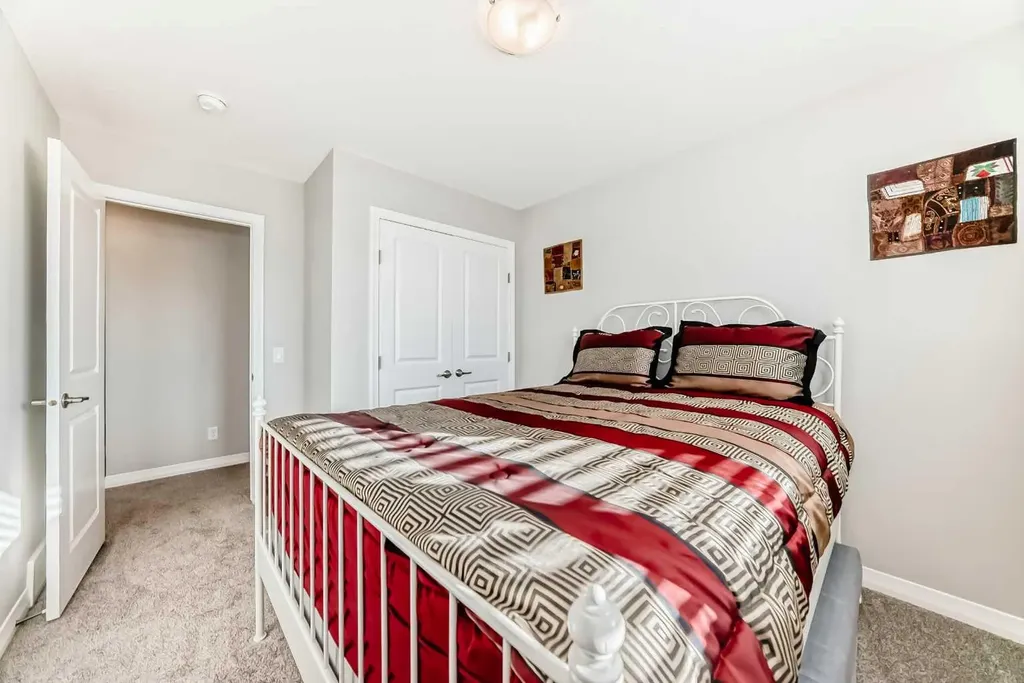 615 Kingsmere Way SE Airdrie AB T4A0X9