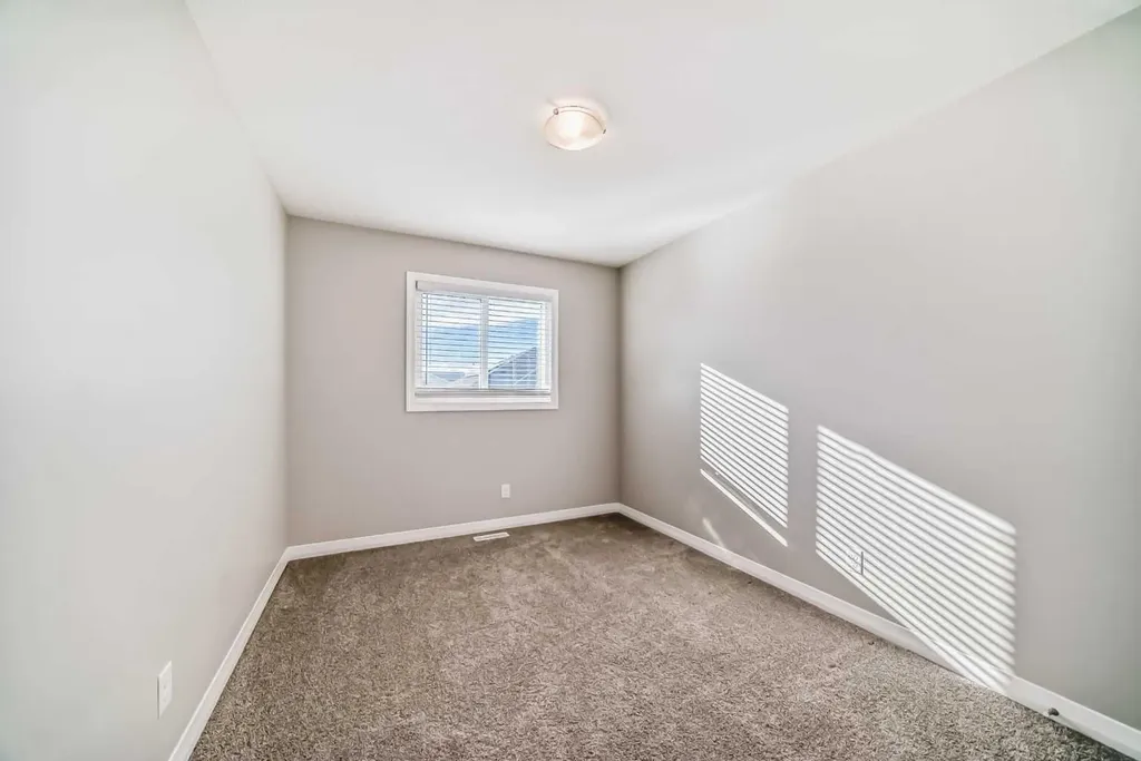 615 Kingsmere Way SE Airdrie AB T4A0X9