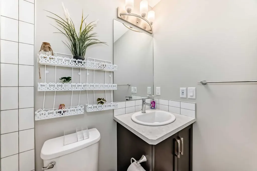 615 Kingsmere Way SE Airdrie AB T4A0X9