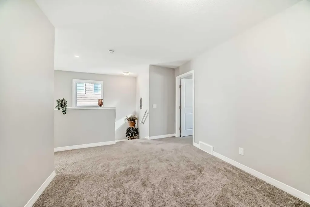 615 Kingsmere Way SE Airdrie AB T4A0X9