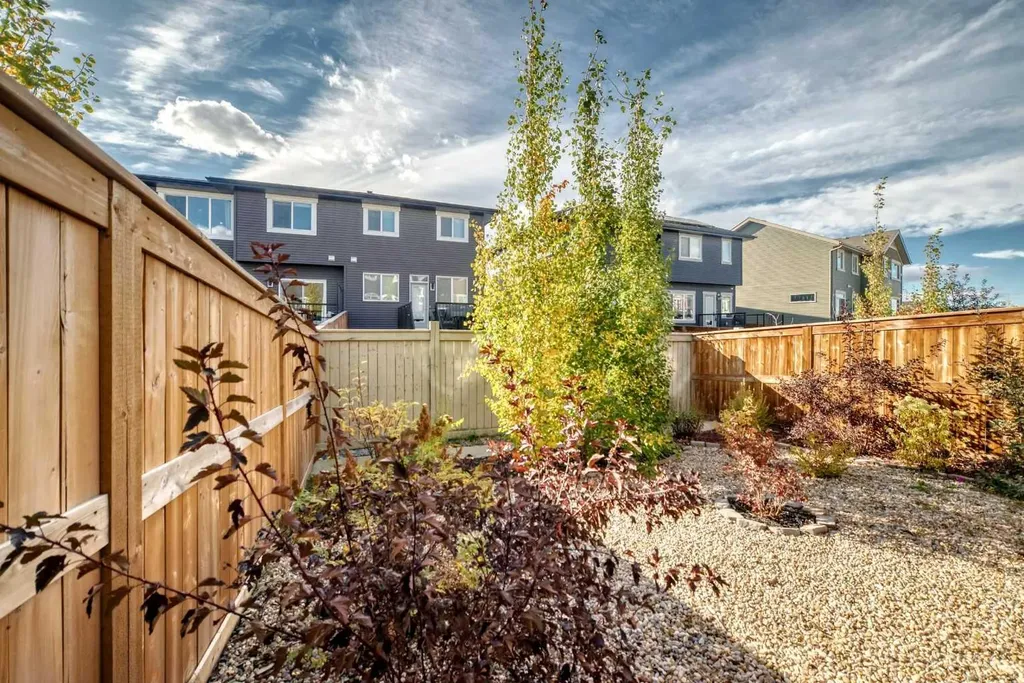 615 Kingsmere Way SE Airdrie AB T4A0X9