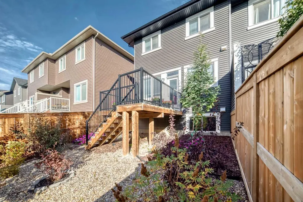 615 Kingsmere Way SE Airdrie AB T4A0X9