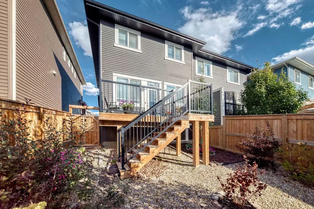 615 Kingsmere Way SE Airdrie AB T4A0X9