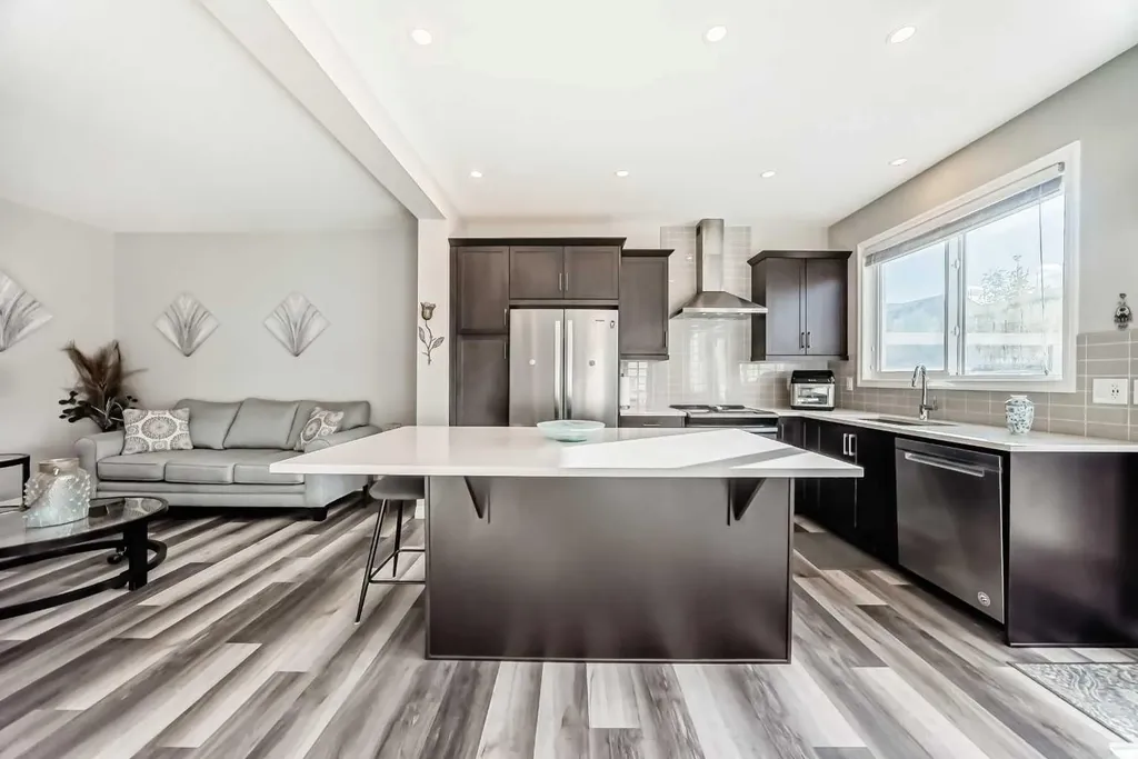 615 Kingsmere Way SE Airdrie AB T4A0X9