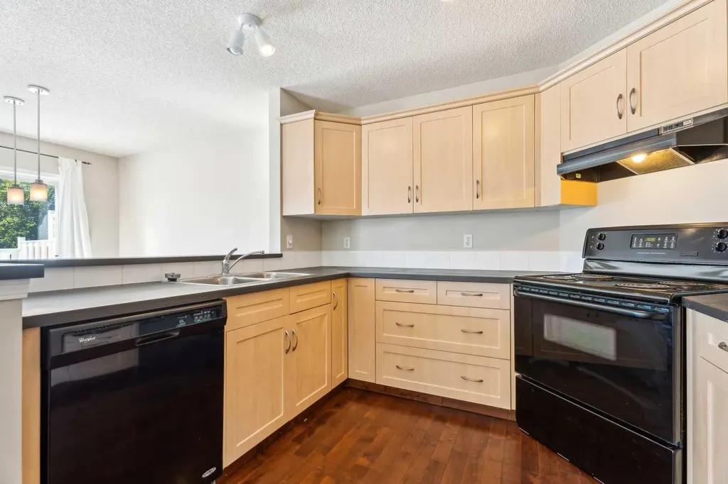 73 Rocky Ridge Heath NW Calgary AB T3G 4Z7