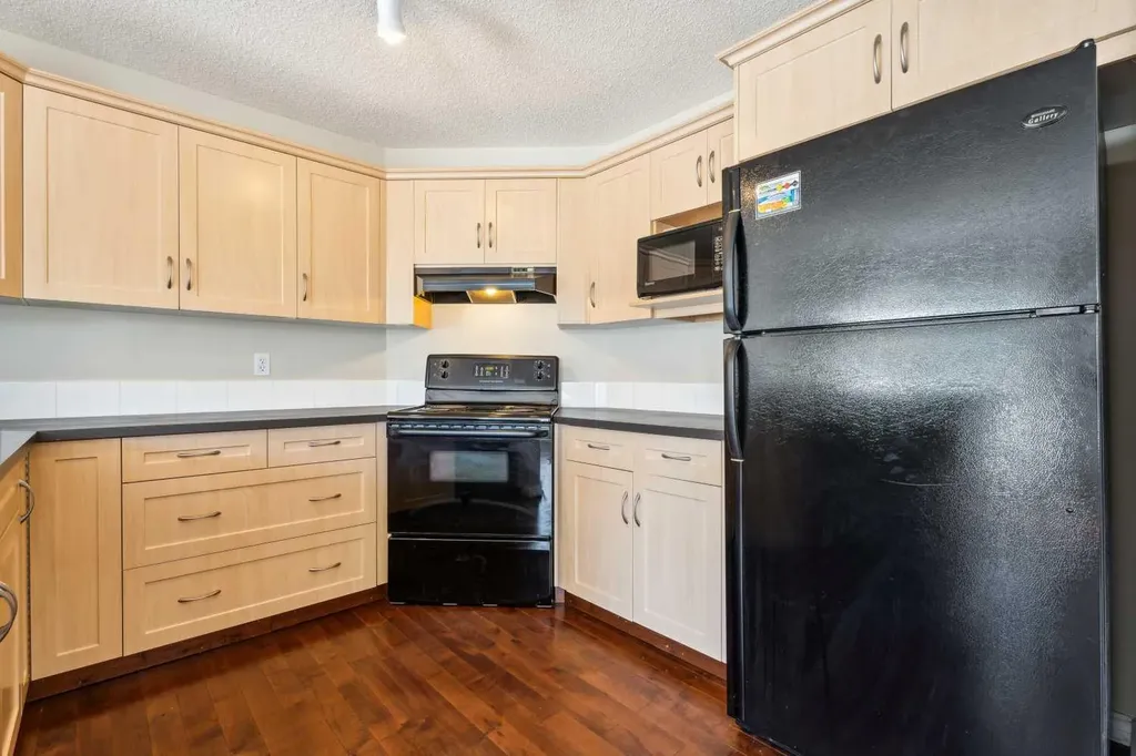 73 Rocky Ridge Heath NW Calgary AB T3G 4Z7