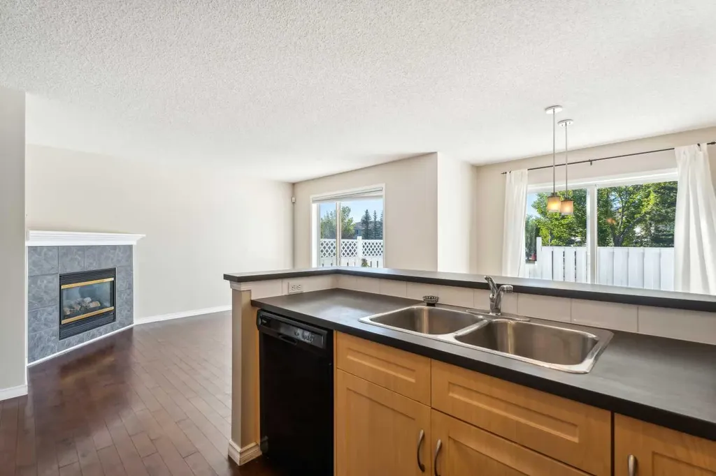 73 Rocky Ridge Heath NW Calgary AB T3G 4Z7