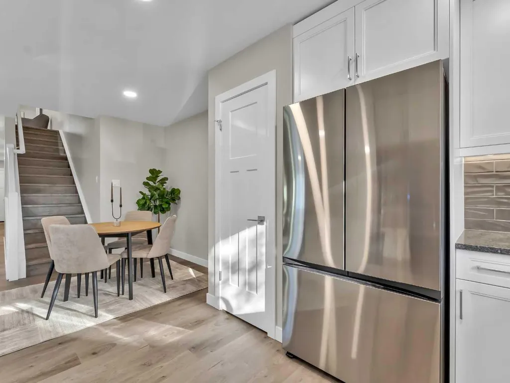 216 2 Street NW Medicine Hat AB T1A6J5
