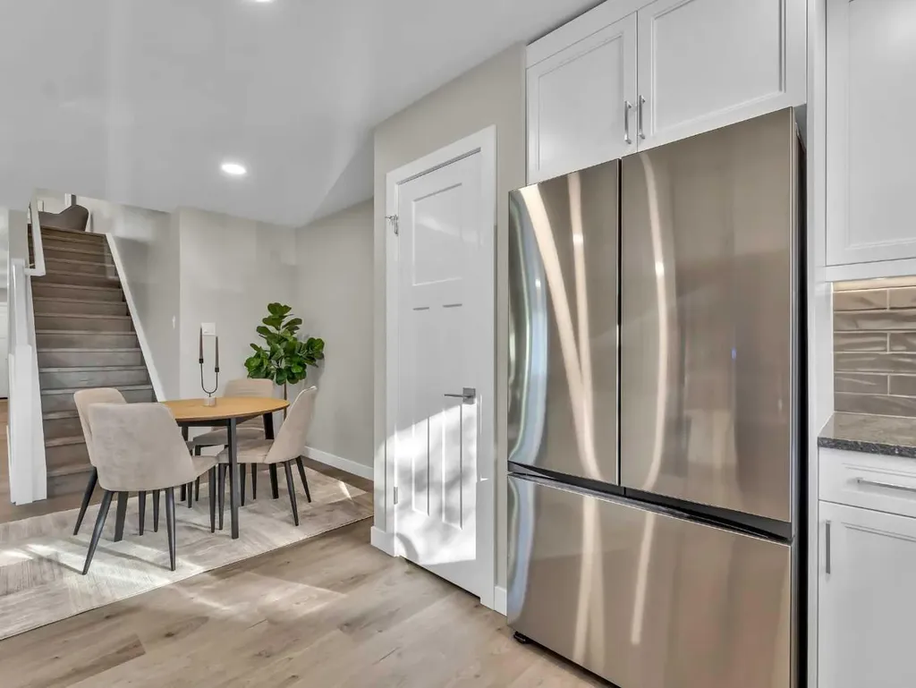 216 2 Street NW Medicine Hat AB T1A6J5