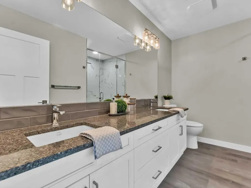 216 2 Street NW Medicine Hat AB T1A6J5