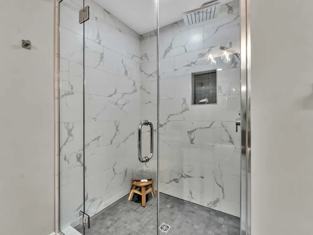 216 2 Street NW Medicine Hat AB T1A6J5