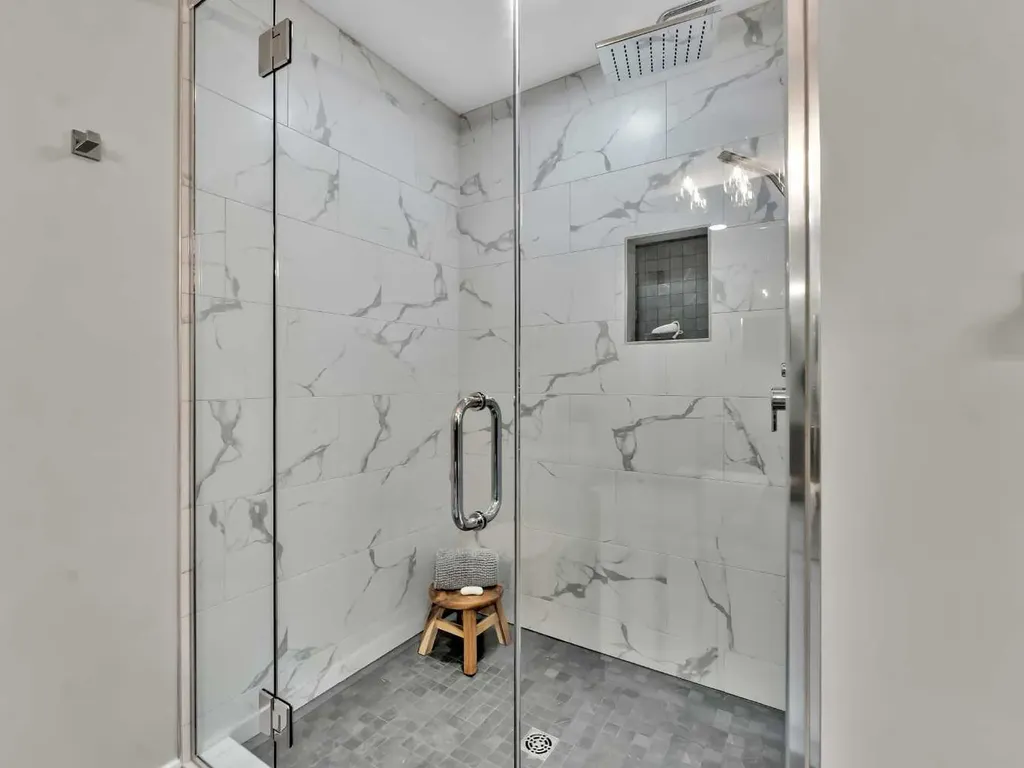 216 2 Street NW Medicine Hat AB T1A6J5