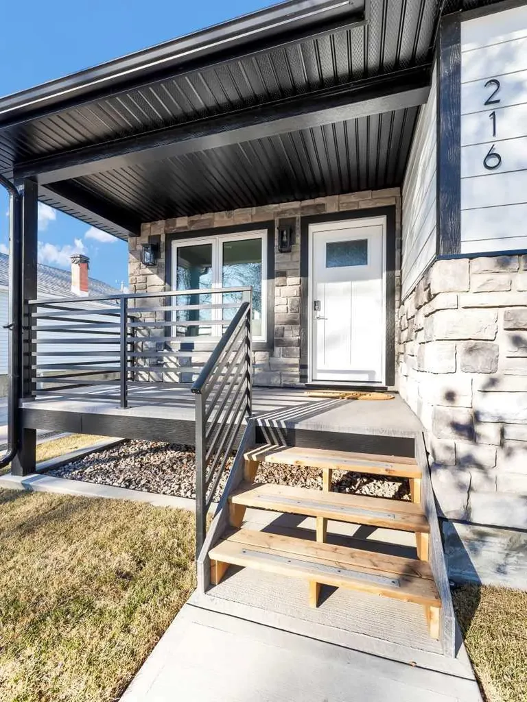 216 2 Street NW Medicine Hat AB T1A6J5