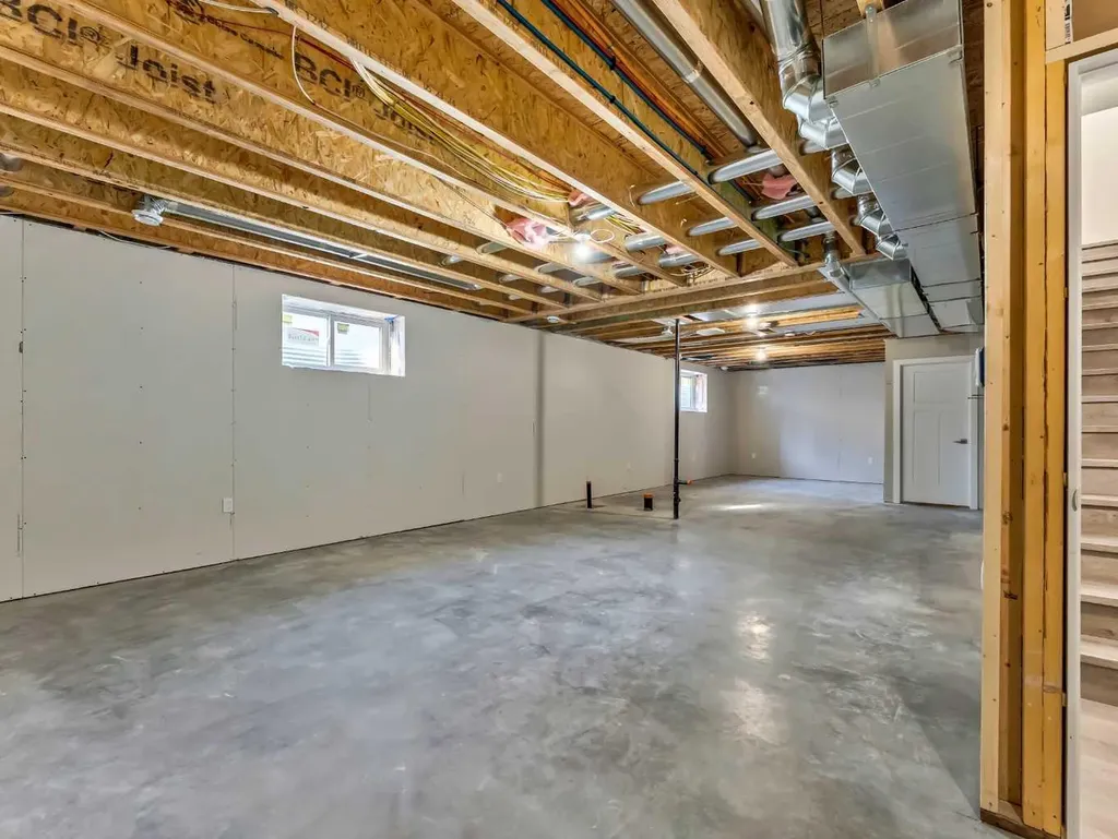 216 2 Street NW Medicine Hat AB T1A6J5