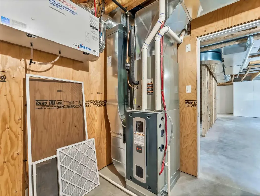 216 2 Street NW Medicine Hat AB T1A6J5