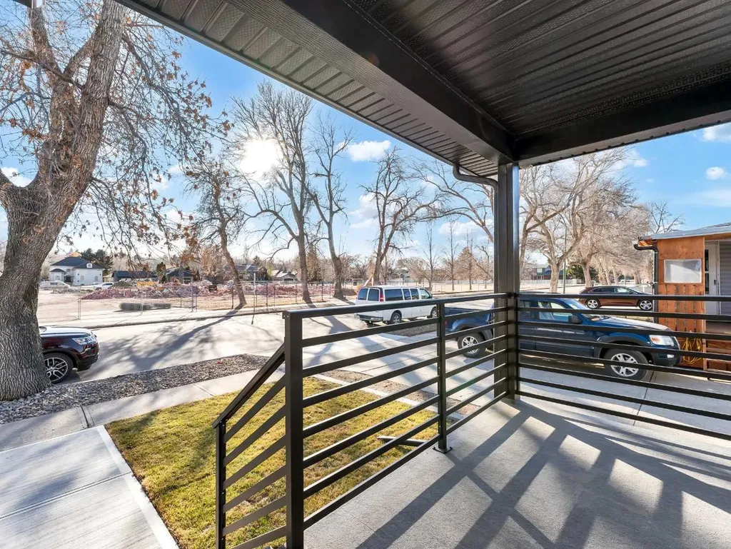 216 2 Street NW Medicine Hat AB T1A6J5