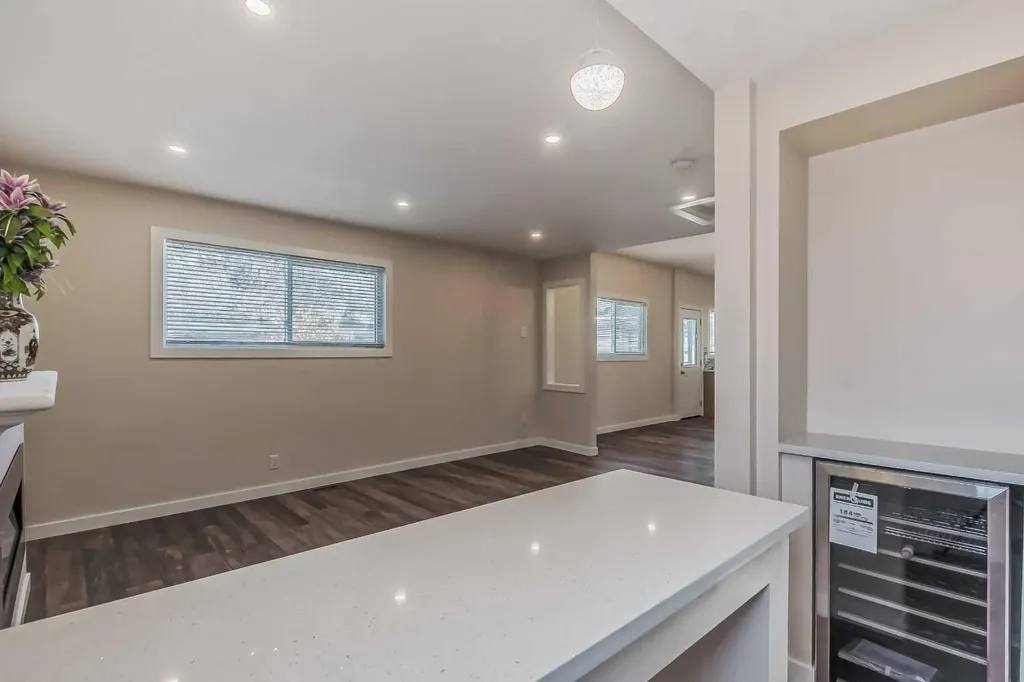 23 Cheltenham Road NW Calgary AB T2L 0M4