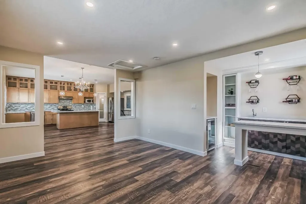 23 Cheltenham Road NW Calgary AB T2L 0M4