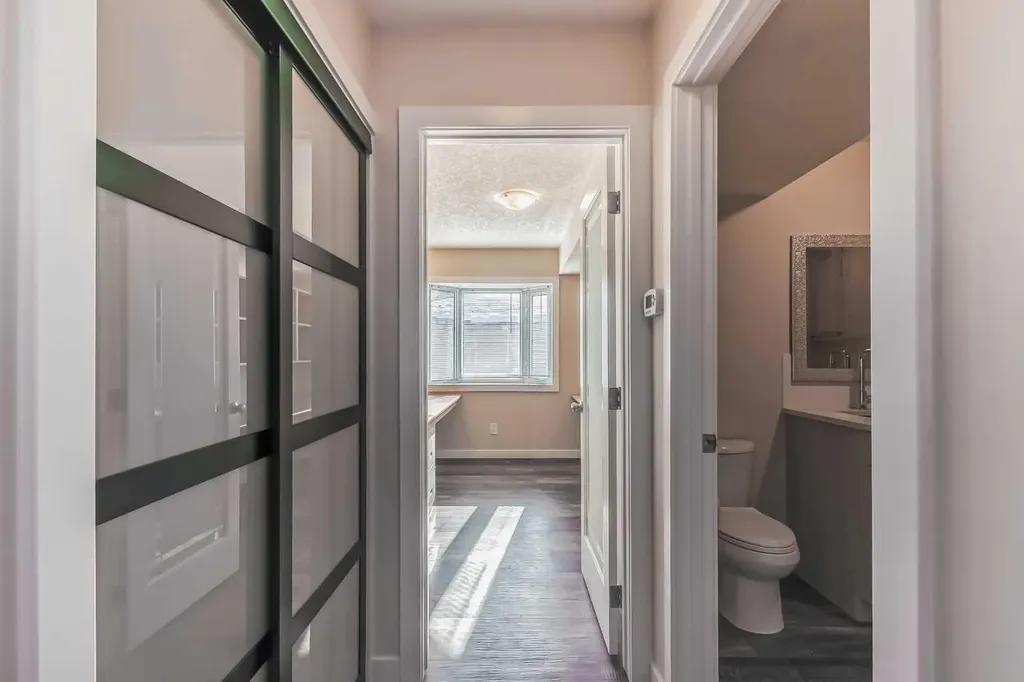 23 Cheltenham Road NW Calgary AB T2L 0M4