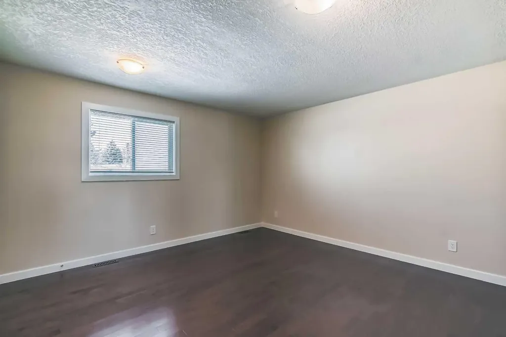 23 Cheltenham Road NW Calgary AB T2L 0M4