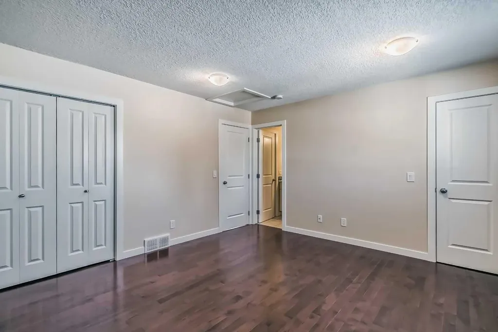 23 Cheltenham Road NW Calgary AB T2L 0M4