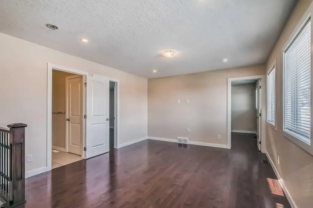 23 Cheltenham Road NW Calgary AB T2L 0M4