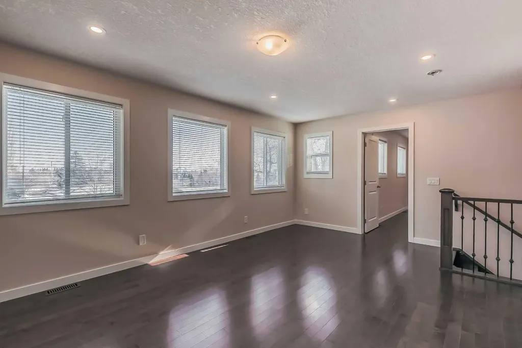 23 Cheltenham Road NW Calgary AB T2L 0M4