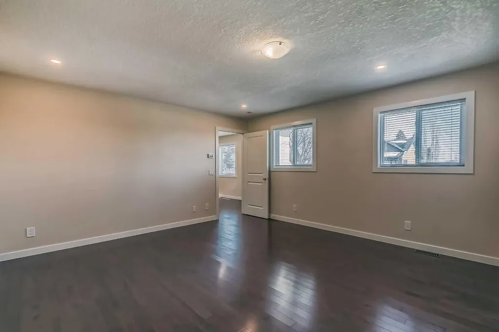 23 Cheltenham Road NW Calgary AB T2L 0M4