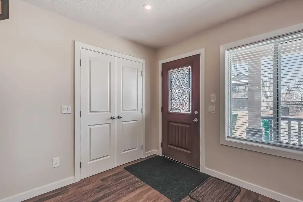 23 Cheltenham Road NW Calgary AB T2L 0M4