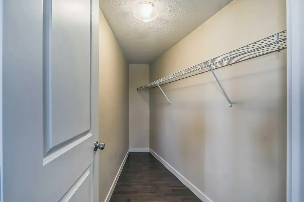 23 Cheltenham Road NW Calgary AB T2L 0M4