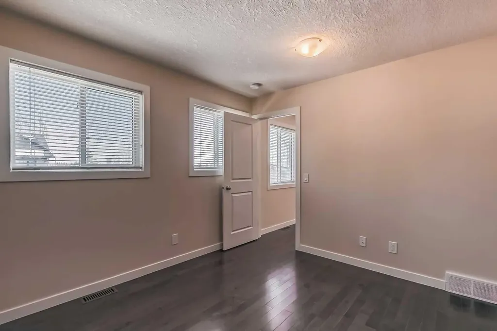 23 Cheltenham Road NW Calgary AB T2L 0M4